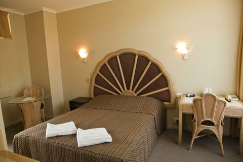 Dawson Motor Inn - New Castle Holiday 1