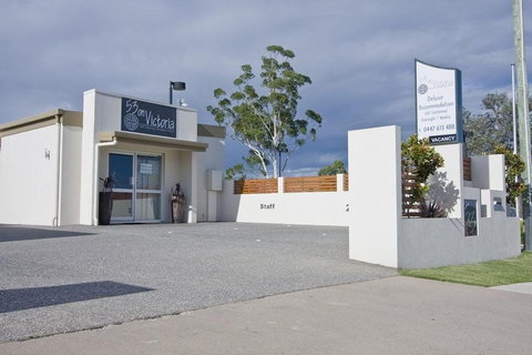 53 On Victoria - New Castle Holiday 0