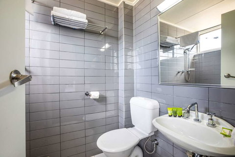 Nightcap At Glengala Hotel - New Castle Holiday 2