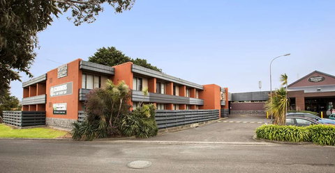 Nightcap At Waltzing Matilda Hotel - New Castle Holiday 1