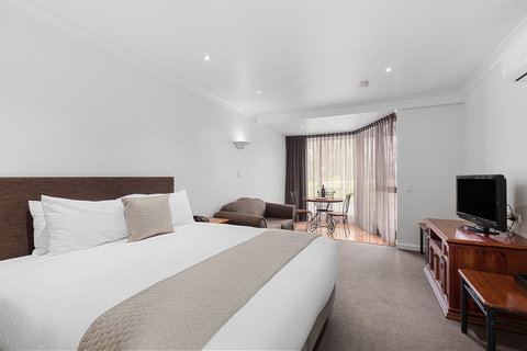 Commodore On The Park - New Castle Holiday 1