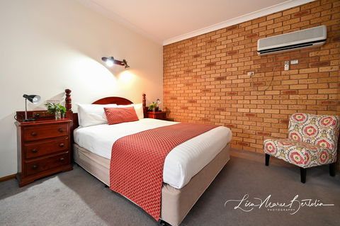 Narrandera Club Motor Inn - New Castle Holiday 1