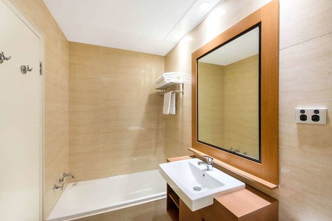Quality Hotel Ambassador Perth - New Castle Holiday 6