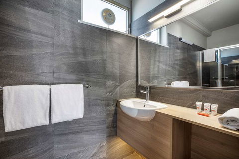 Sandbelt Club Hotel - New Castle Holiday 6