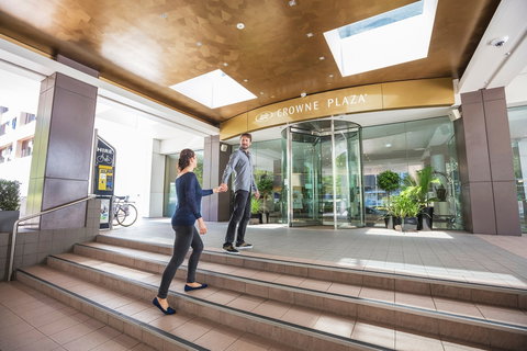 Crowne Plaza Canberra - New Castle Holiday 0