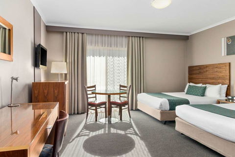 Quality Hotel Dickson - New Castle Holiday 1