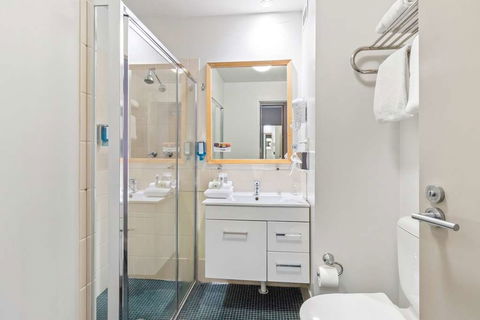 Quality Hotel Dickson - New Castle Holiday 4