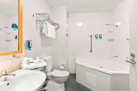 Quality Hotel Dickson - New Castle Holiday 5