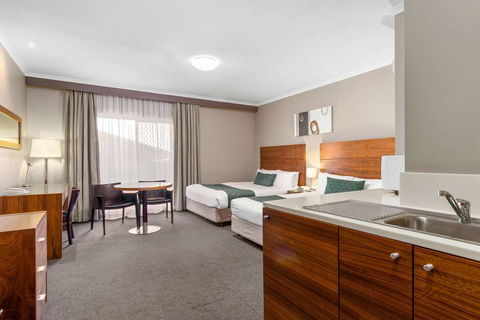 Quality Hotel Dickson - New Castle Holiday 6