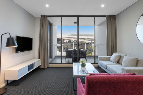 Meriton Suites North Ryde - New Castle Holiday 5