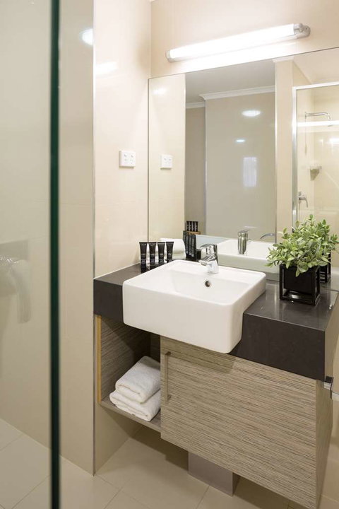 H on Smith Hotel - New Castle Holiday 7