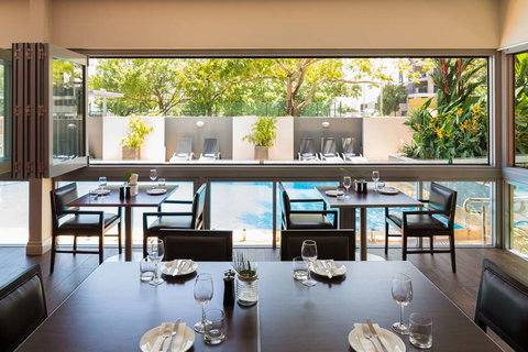 H on Smith Hotel - New Castle Holiday 10