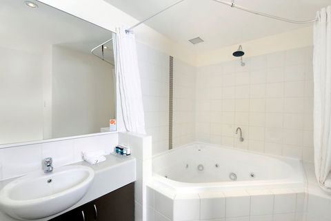Assured Ascot Quays Apartment Hotel - New Castle Holiday 7