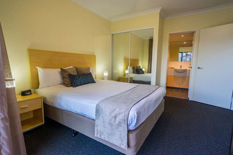 Perth Ascot Central Apartment Hotel - New Castle Holiday 1