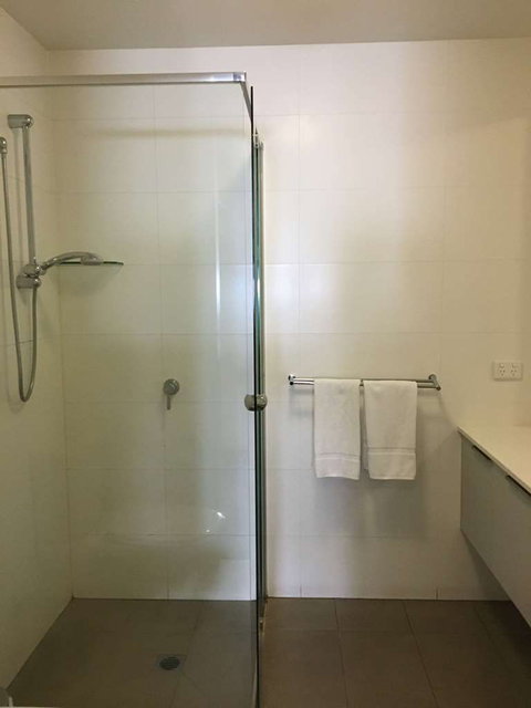 Best Western Plus The Tudor-Box Hill - New Castle Holiday 3