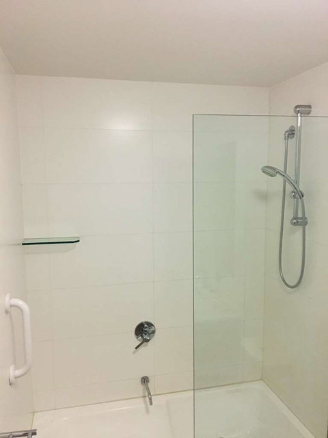 Best Western Plus The Tudor-Box Hill - New Castle Holiday 4