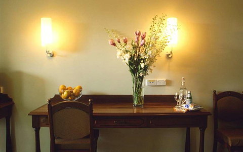 Best Western Plus The Tudor-Box Hill - New Castle Holiday 6