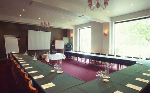 Best Western Plus The Tudor-Box Hill - New Castle Holiday 8