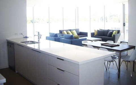 Best Western Plus The Tudor-Box Hill - New Castle Holiday 14