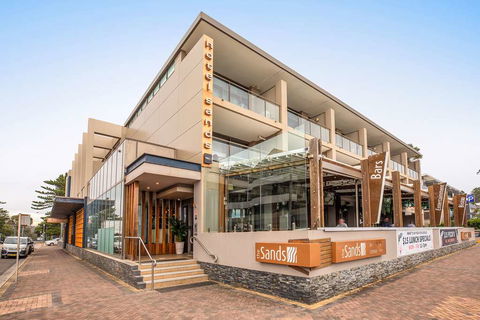 Narrabeen Sands Hotel By Nightcap Plus - New Castle Holiday 1