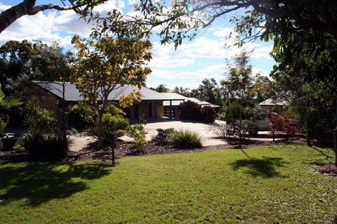 Emeraldene Inn & Eco Lodge - New Castle Holiday 0