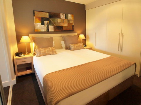 Oaks Pier Plaza - New Castle Holiday 2