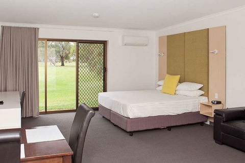 Comfort Inn & Suites Riverland - New Castle Holiday 1