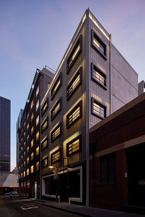 Lancemore Crossley St Melbourne - New Castle Holiday 0