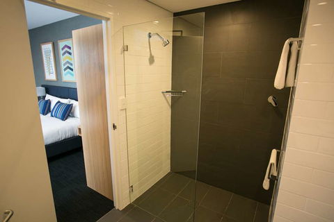 Alpha Hotel Eastern Creek - New Castle Holiday 1