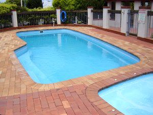 McNevins Warwick Motel - New Castle Holiday 1