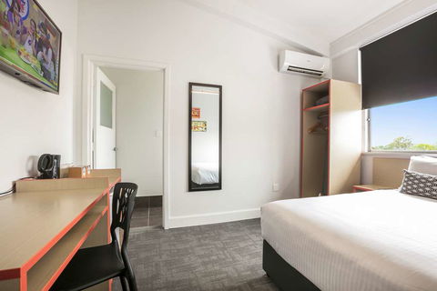 Camp Hill Hotel - New Castle Holiday 2
