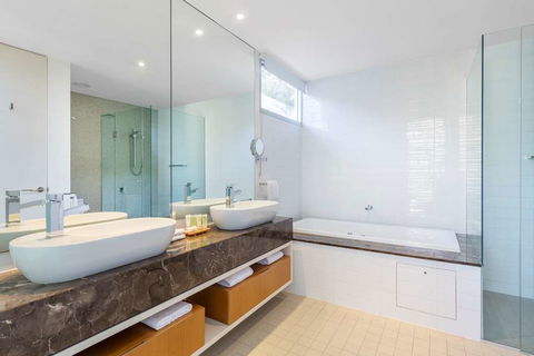 RACV Noosa Resort - New Castle Holiday 2