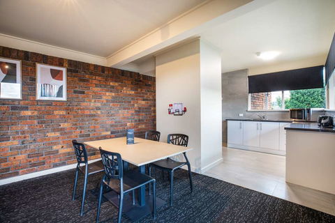 Nightcap at Manhattan Hotel - New Castle Holiday 2