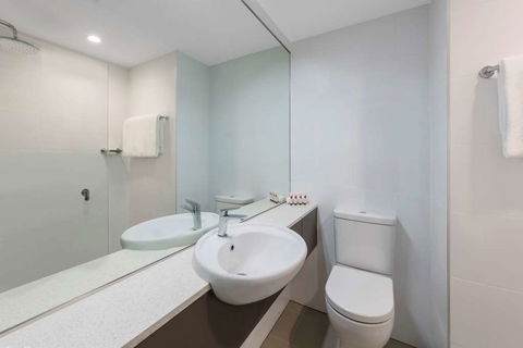 Travelodge Sydney Airport - New Castle Holiday 8