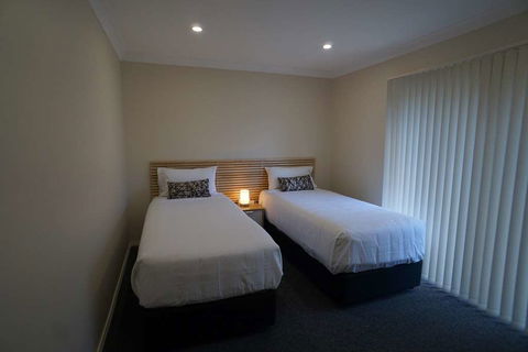 Zig Zag Motel - New Castle Holiday 11