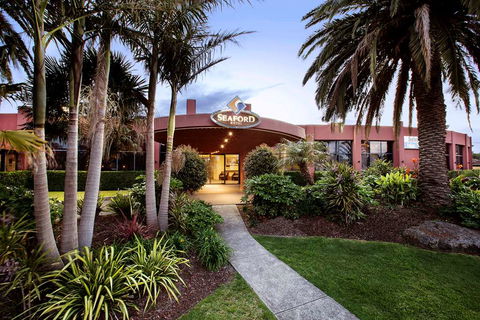 Nightcap at Seaford Hotel - New Castle Holiday 0