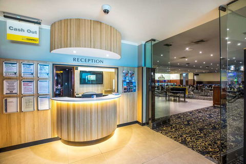 Nightcap at Seaford Hotel - New Castle Holiday 1