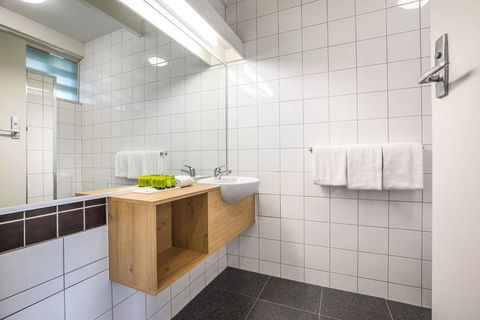 Nightcap at Seaford Hotel - New Castle Holiday 3