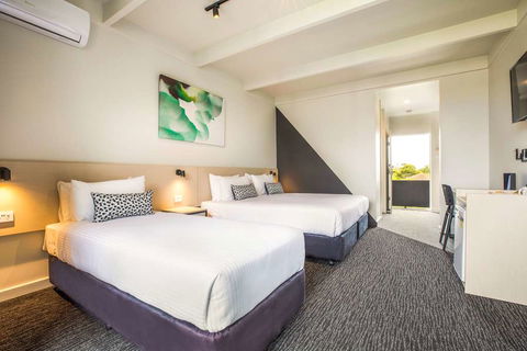 Nightcap at Seaford Hotel - New Castle Holiday 7