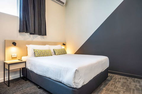 Nightcap at Seaford Hotel - New Castle Holiday 8