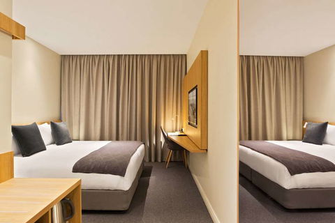 Mantra Hotel at Sydney Airport - New Castle Holiday 1