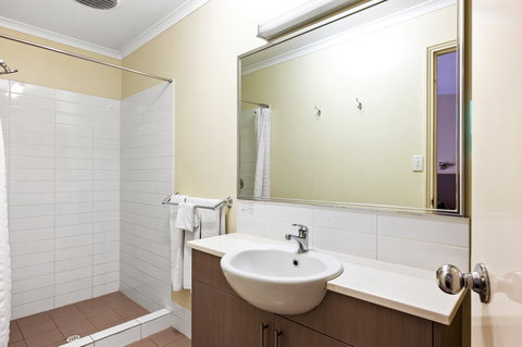 The View On Hannans - New Castle Holiday 7