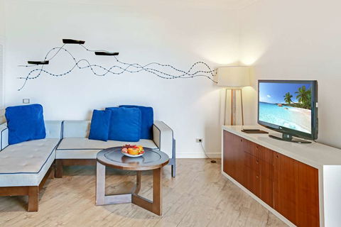 Shangri-La Hotel, The Marina - New Castle Holiday 4