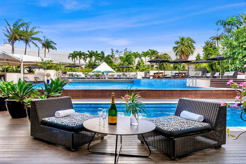 Shangri-La Hotel, The Marina - New Castle Holiday 6