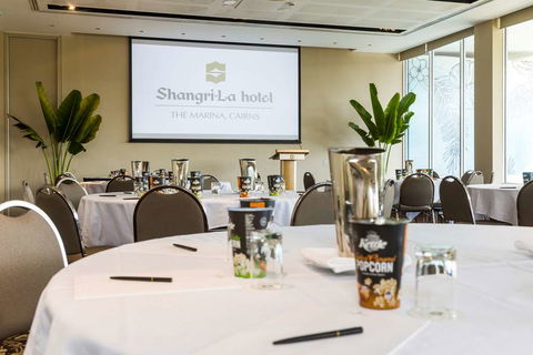 Shangri-La Hotel, The Marina - New Castle Holiday 9