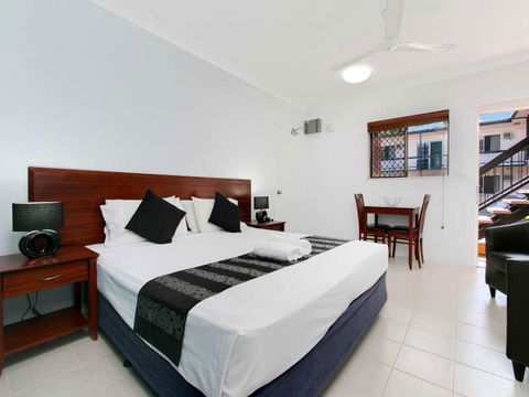 Cairns City Palms - New Castle Holiday 9