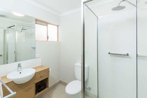 NIghtcap at Balaclava Hotel - New Castle Holiday 0