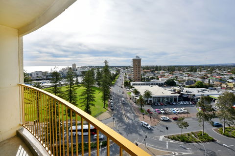 Atlantic Tower Motor Inn - New Castle Holiday 1