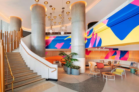 W Brisbane - New Castle Holiday 0