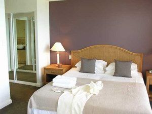 Sea Change Beachfront Apartments - New Castle Holiday 1